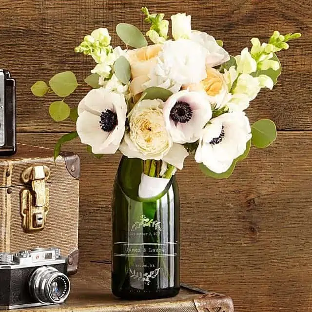 28 Bridal Shower Gifts That Aren't on the Couple's Registry | Modern MOH