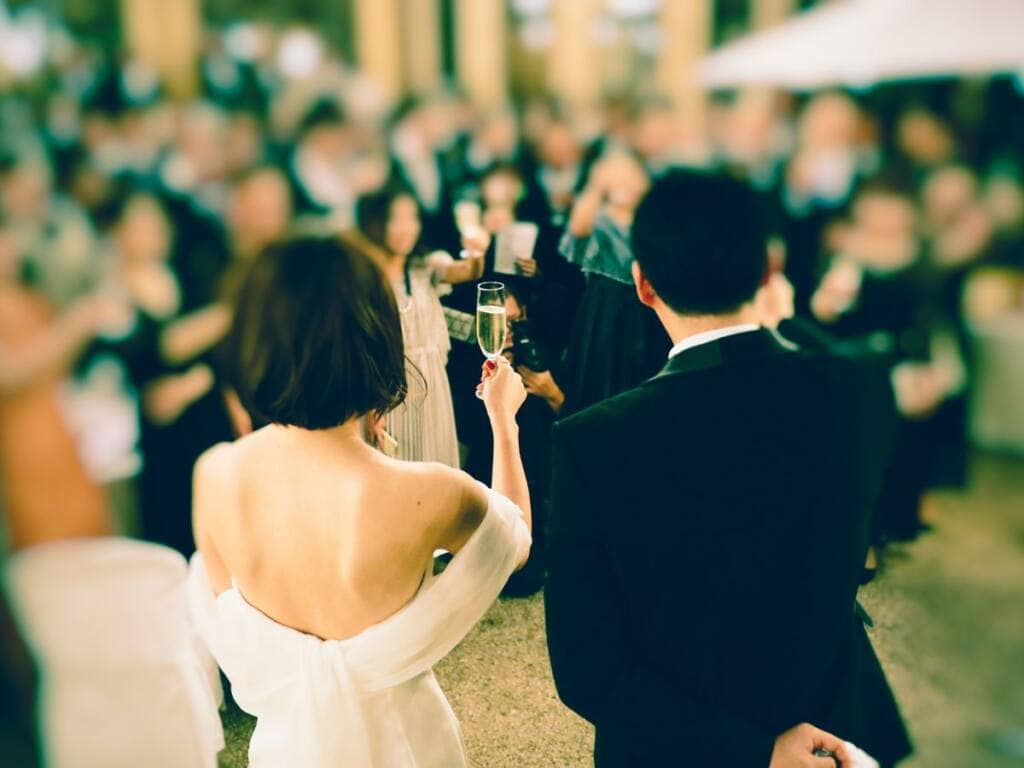 5 Ways Bridesmaids Can Help the Bride With the Reception | Modern MOH