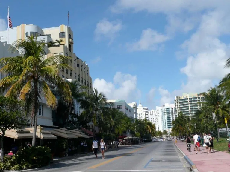 Miami Bachelorette Party_Ocean drive_South Beach