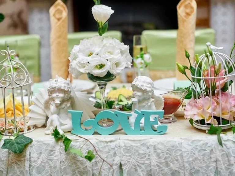 How to host a spring Bridal Shower table setting