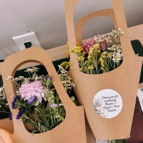 How to Set Up a Flower Bar