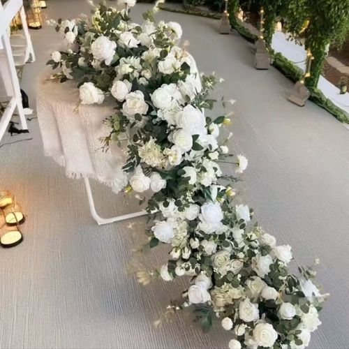 Rose-flower-table-runner